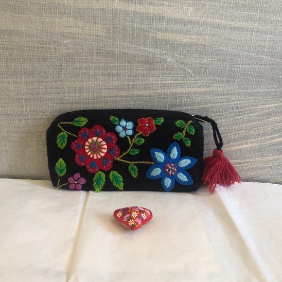 Handmade pouch with heart - Picture 1 of 5